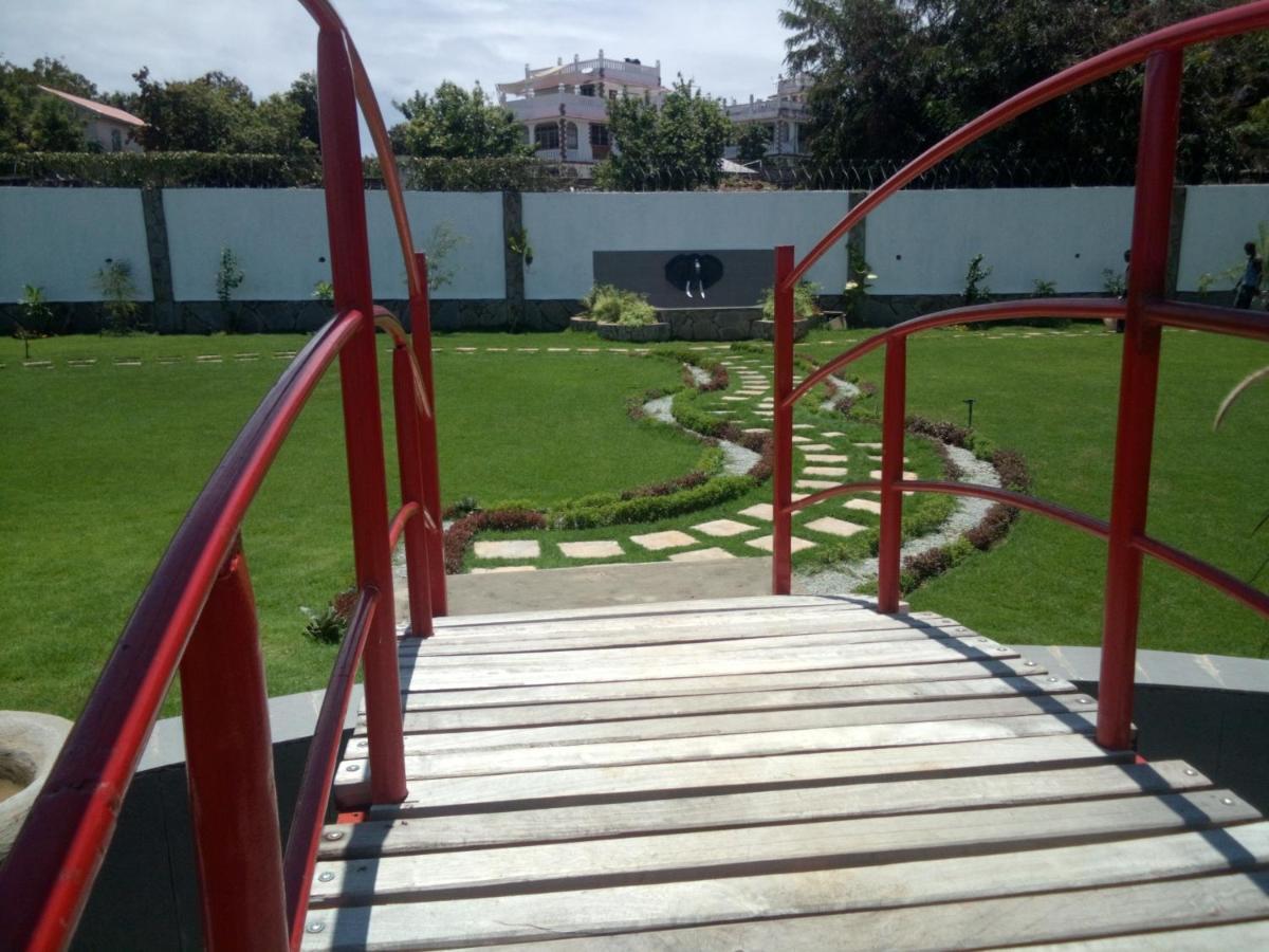 Chamiachi Hotel & Apartments Bamburi Exterior foto