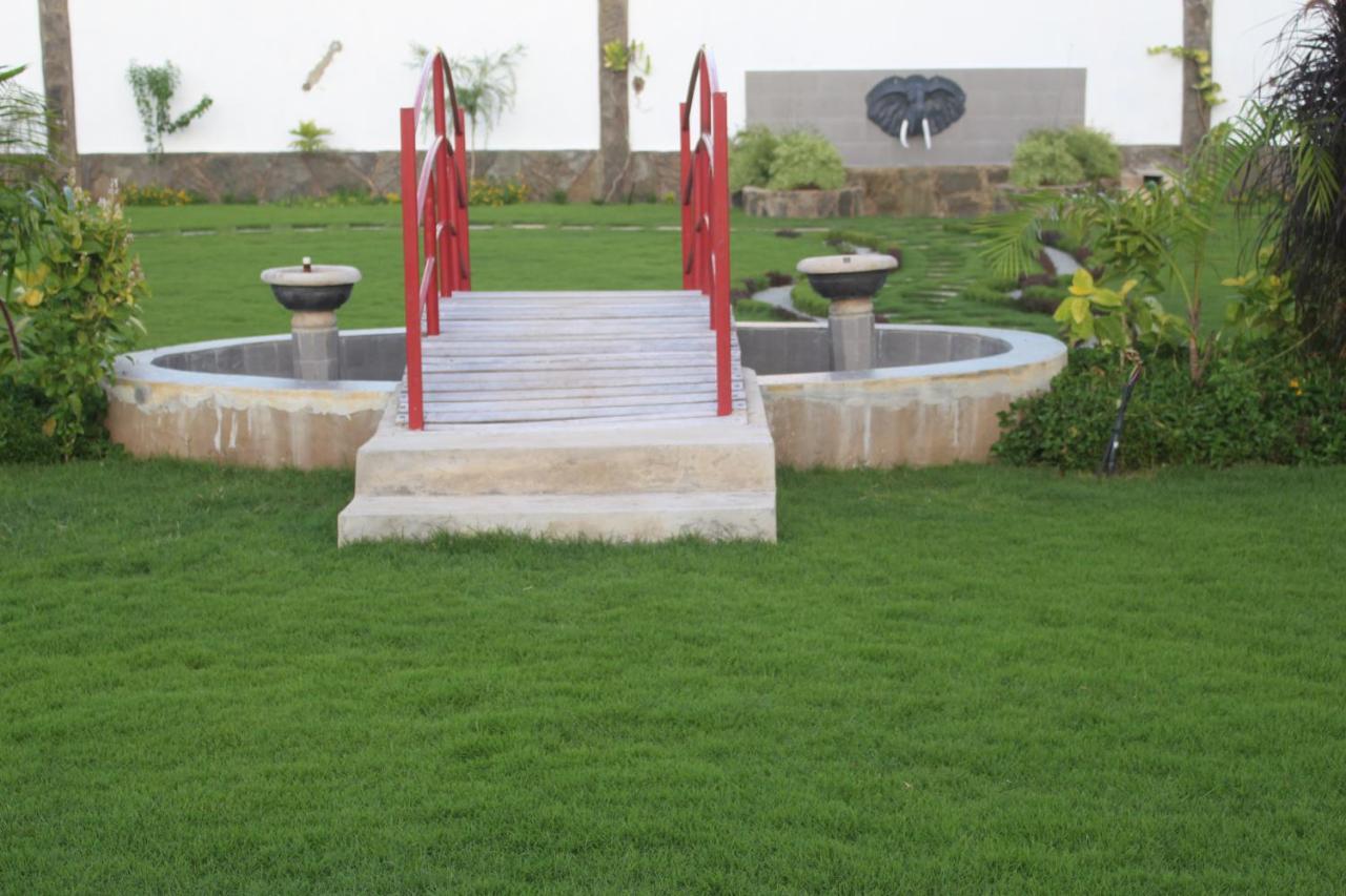 Chamiachi Hotel & Apartments Bamburi Exterior foto